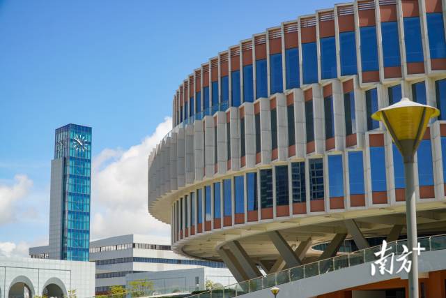 汕大东海岸校区图书馆。陈洁鑫 摄 汕大东海岸校区图书馆。陈洁鑫 摄