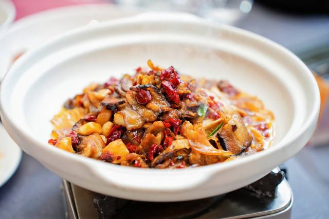 湘西腊味笋衣锅。