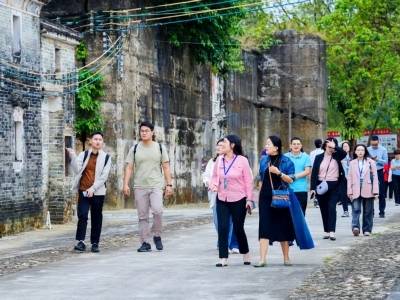 丹江时评丨一个粤西小县城，为何能连续三年举办省级学术论坛？