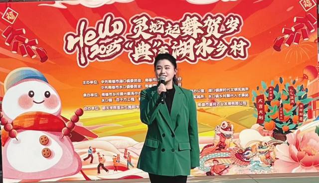 欧艳芳下乡演出。受访者供图