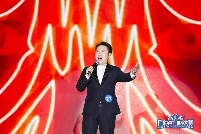 胡志民在省半决赛演绎经典作品《变脸》。 吴秒衡 摄?? 胡志民在省半决赛演绎经典作品《变脸》。 吴秒衡 摄??