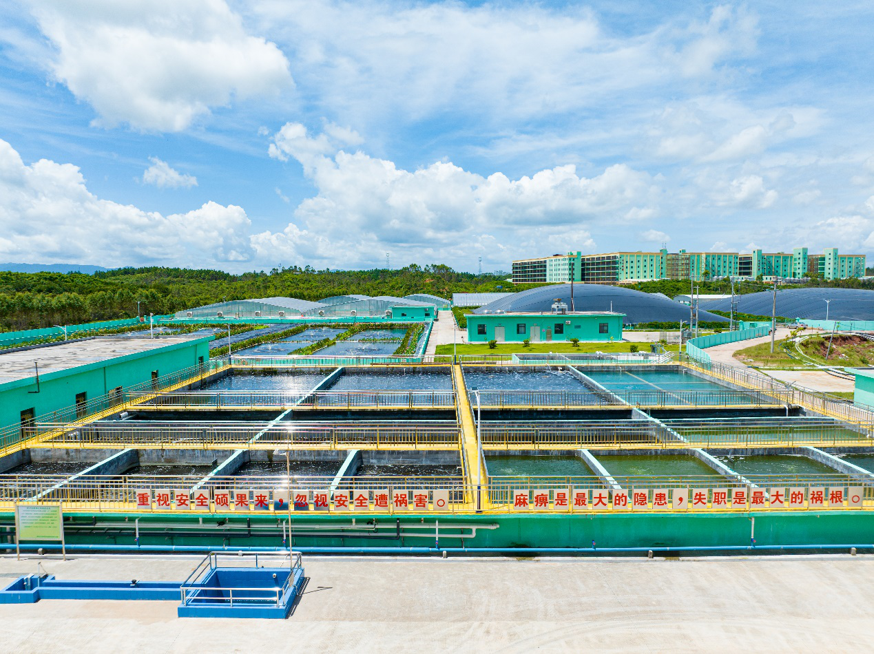 东源东瑞（船塘）现代农业综合体项目在实现高效的楼房养猪的同时，还配套完善了养殖废弃物处理系统，每年可额外创造1000多万元收益。