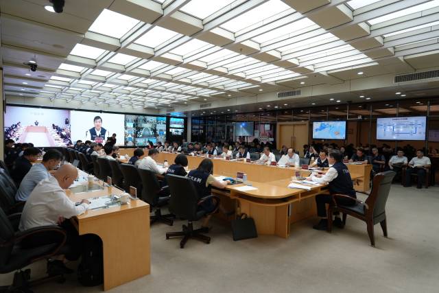 省水利厅召开全省水利系统抗击18号台风工作会议。