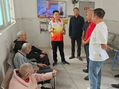 天河区驻兴宁市坭陂镇帮扶工作队开展“情暖重阳”敬老捐赠公益活动