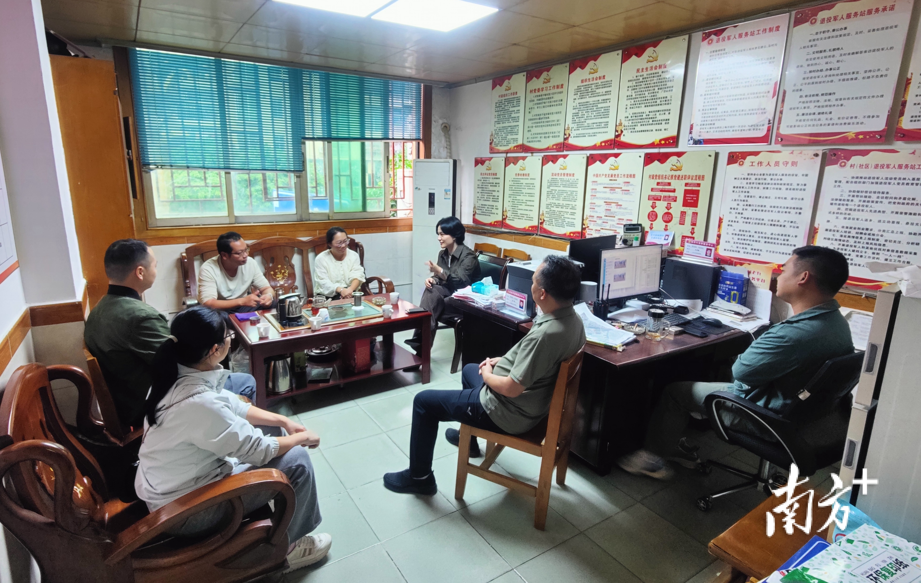 政策宣传进镇村。 政策宣传进镇村。