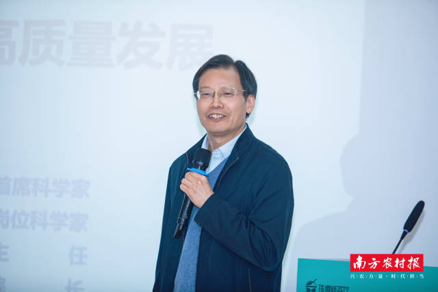 中国农业科学院茶叶研究所深加工团队首席科学家，杭州西湖茶食茶饮创新发展研究院院长尹军峰作主题分享