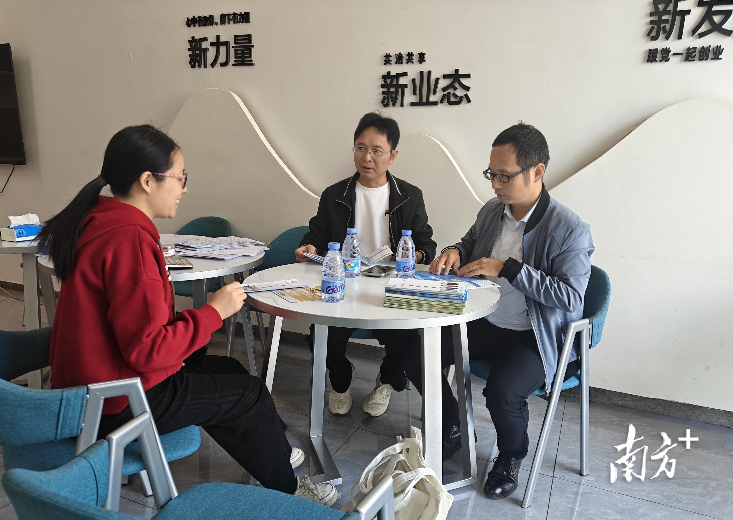 将政策春风送到经营管理一线。 将政策春风送到经营管理一线。