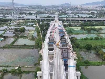 列车“入汕进湾”！十五运、玩博会带来出行小高峰