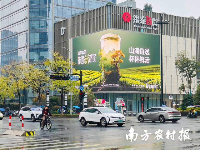 杭州西子湖畔的湖滨银泰 杭州西子湖畔的湖滨银泰