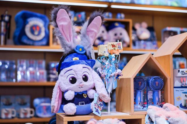 名创优品MINISO LAND店内汇聚超过80个全球热门IP、SKU数量突破8000 名创优品MINISO LAND店内汇聚超过80个全球热门IP、SKU数量突破8000