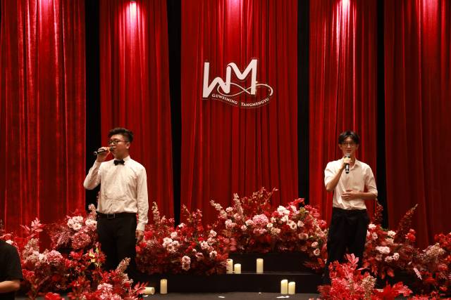 黄锦涛和李文龙在演唱。受访者供图