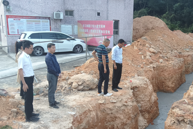 跟进新党群服务中心施工建设