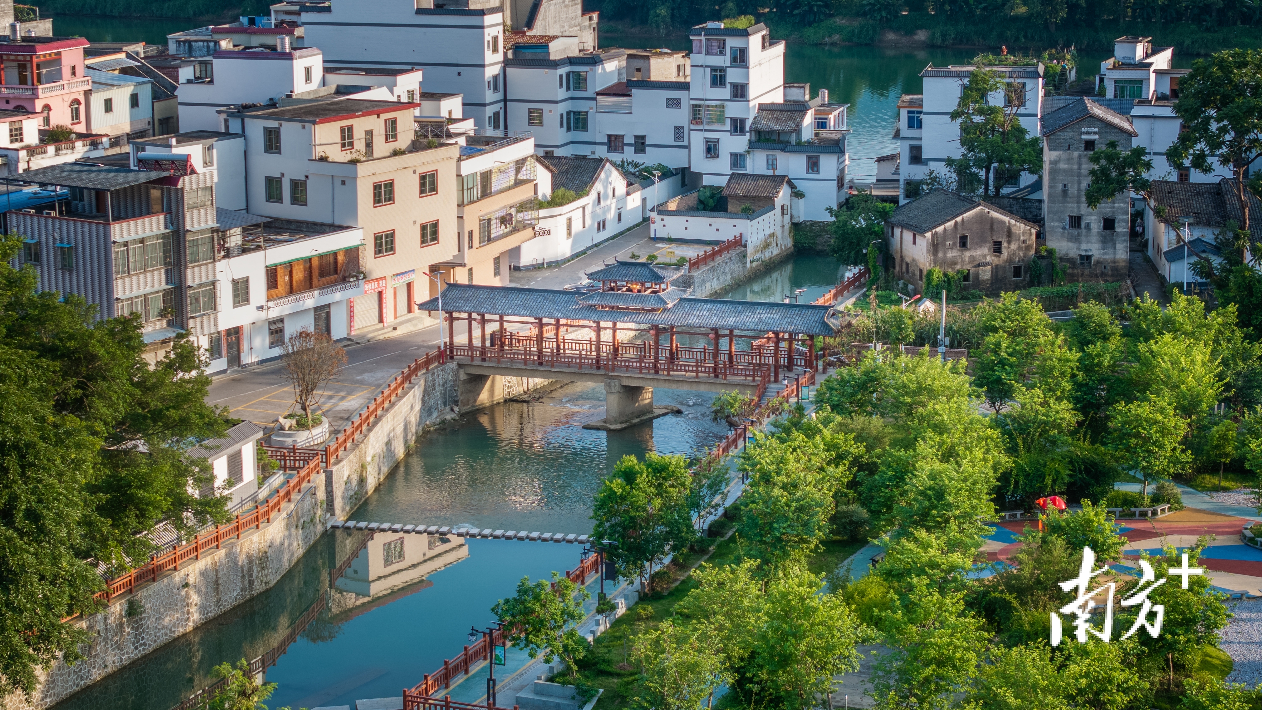 小江镇“风雨廊桥”。小江镇 供图 小江镇“风雨廊桥”。小江镇 供图