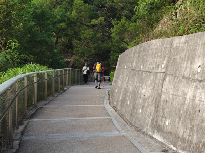 珠海城市栈道沦为“留言墙”？记者走访：已恢复整洁｜在+帮办