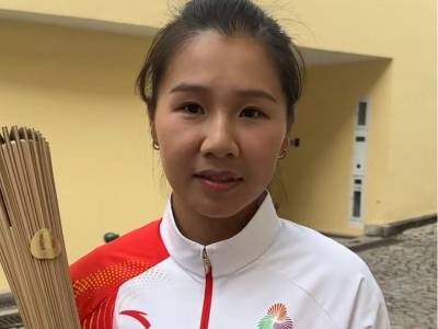 区海欣：第一次跑火炬有些紧张，但更多的是自豪