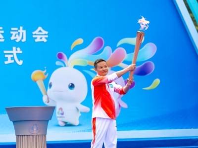 压轴一棒，传给何小鹏！