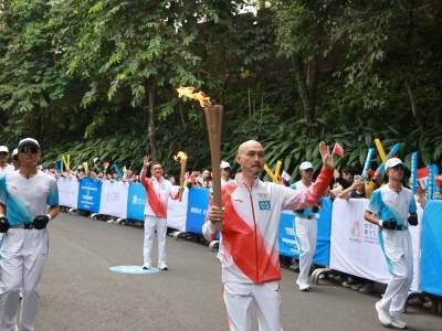 广美教授刘平云：很开心网友喜欢吉祥物，将十五运会精神传播得更广｜我是火炬手