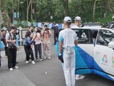 硬核科技护航！小马智行无人车送全运圣火穿越广州