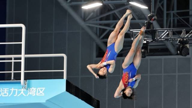 全红婵时隔半年复出“首秀”！广东队斩获十五运会跳水项目首金