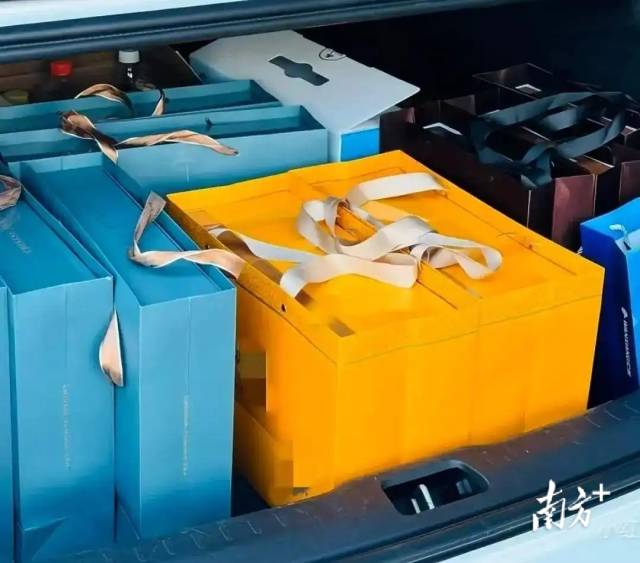 包装精美的茶叶。图源自李晓东发布视频截图