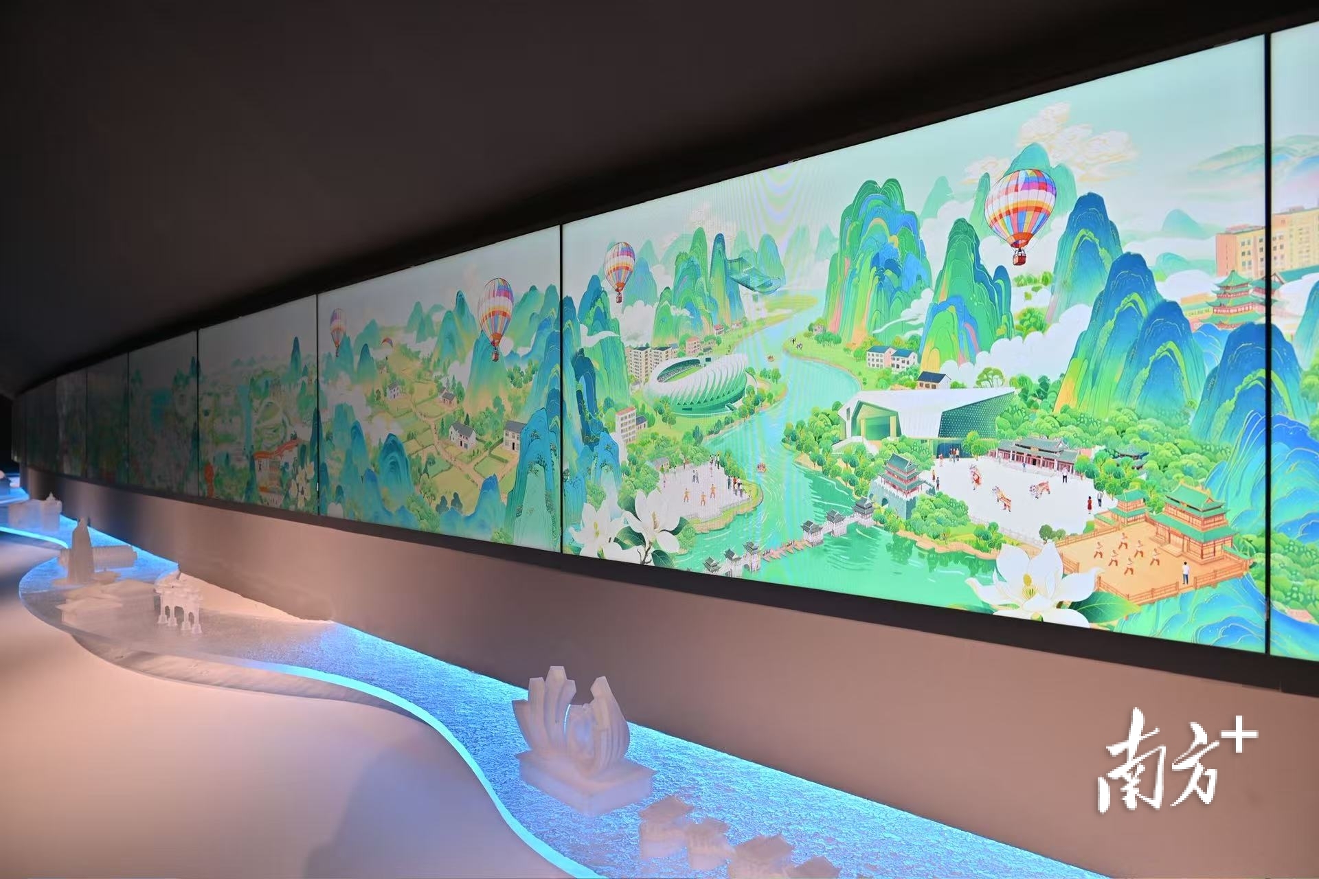 广东体育博物馆“活力南粤群众体育长卷”,来自清远的元素在其中清晰可见。 广东体育博物馆“活力南粤群众体育长卷”,来自清远的元素在其中清晰可见。