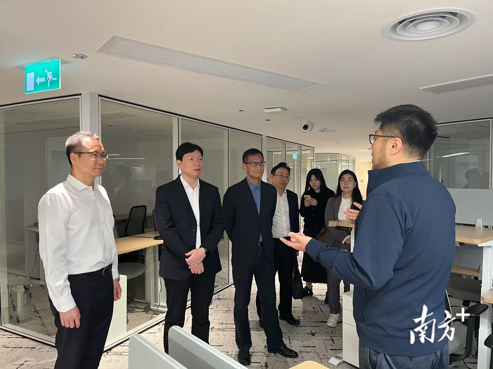 代表团实地拜访考察澳门企业。受访者 供图 代表团实地拜访考察澳门企业。受访者 供图