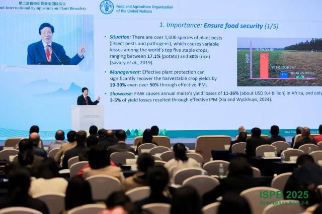 夏敬源作大会特邀报告 夏敬源作大会特邀报告