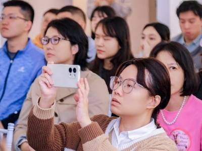 百年粮仓x青年戏剧：在千灯湖，邂逅“日常之外的风景”