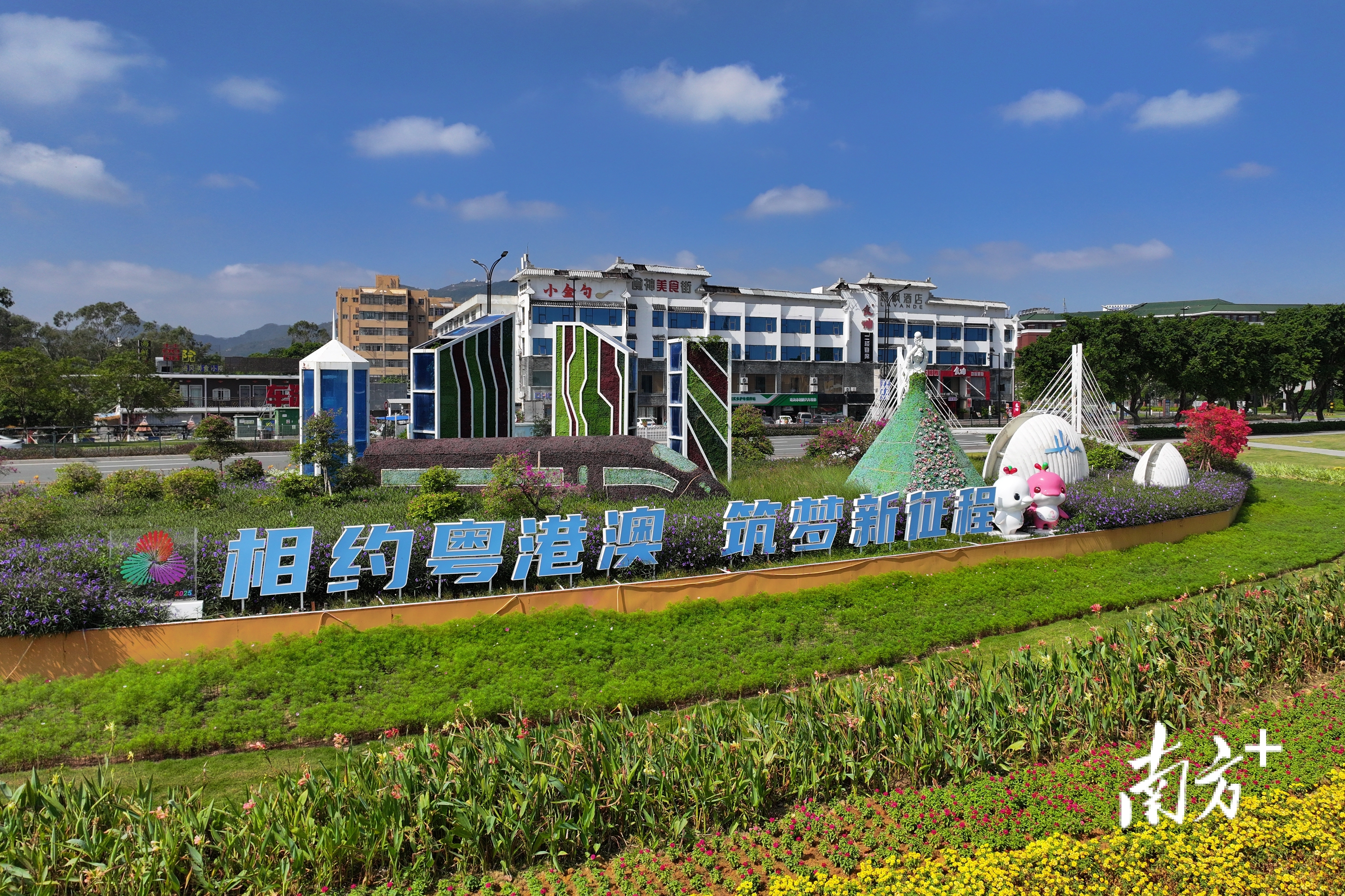珠海高新区全运会装饰物尽显珠海地标元素。  