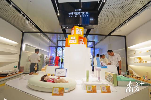 广东工业设计城每年通过设计创新服务输出设计创新成果约1500项。