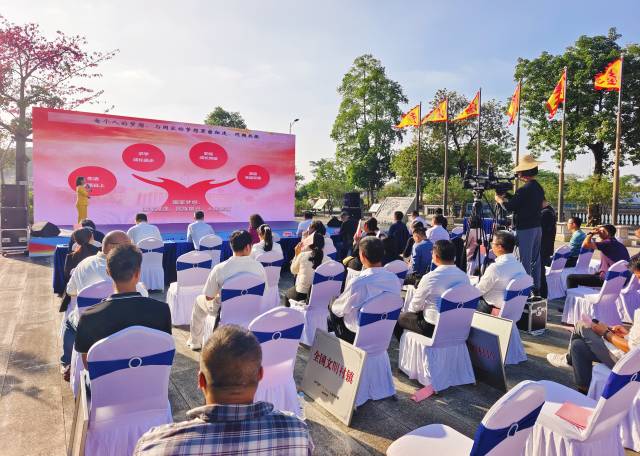 陈晚翠带来音乐党课《我们都是追梦人》。 陈晚翠带来音乐党课《我们都是追梦人》。