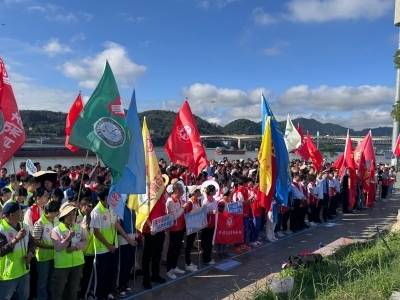 “绿色捡跑”涌动西江畔，肇庆以文明实践迎接十五运会