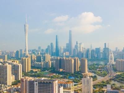 我省持续学习贯彻党的二十届四中全会精神，为推进中国式现代化的广东实践作出更大贡献