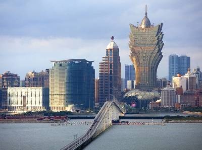 我省持续学习贯彻党的二十届四中全会精神，推动高质量发展，增强创新发展动能