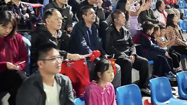 视频 | 南沙“村超”够威水，足球名宿对阵本地球员