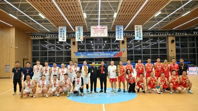 黄江队夺得东莞市镇街公务员篮球联赛丙级亚军！