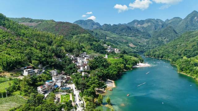 坝盘村航拍图。