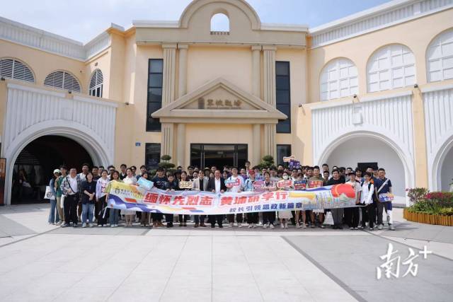 香港科技大学（广州）开展“校长第一课”，把思政小课堂和社会大课堂相结合。