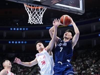 后场“双枪”合砍56分率队逆转，广东男篮胜江苏提前锁定八强