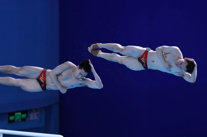 金牌+1！广东队谢思埸/黄博文跳水男子双人3米板夺冠