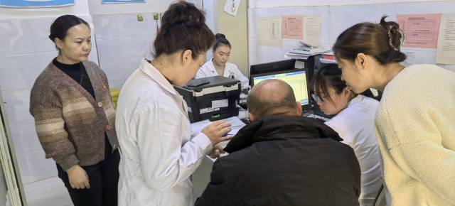 专家门诊带教。  