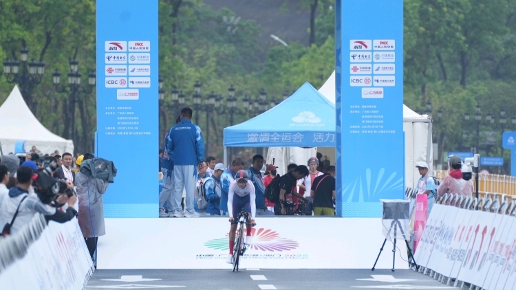 速度与激情，十五运会自行车公路赛开赛