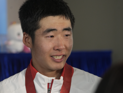 摔车后带伤拼得银牌！这名选手说：我不服输