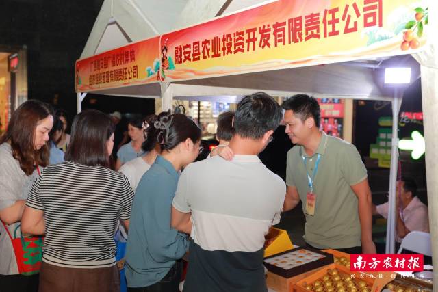 珠海市民现场咨询、品鉴融安金桔。