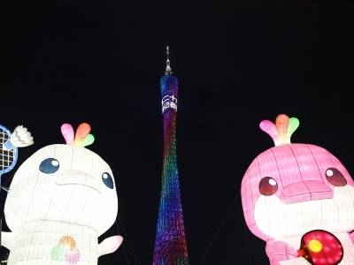 广州塔亮灯，向记者致敬！