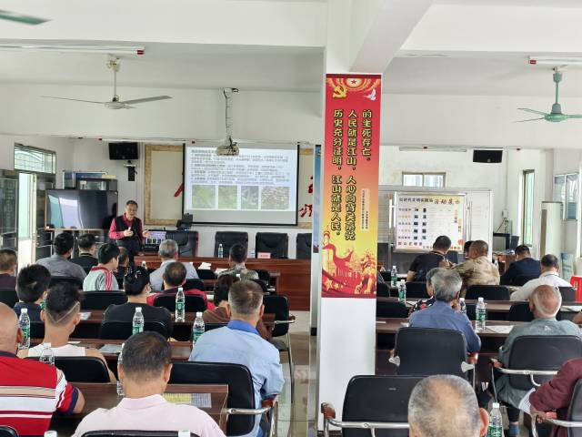 首场秋冬季管理技术系列培训班在温泉镇举行。