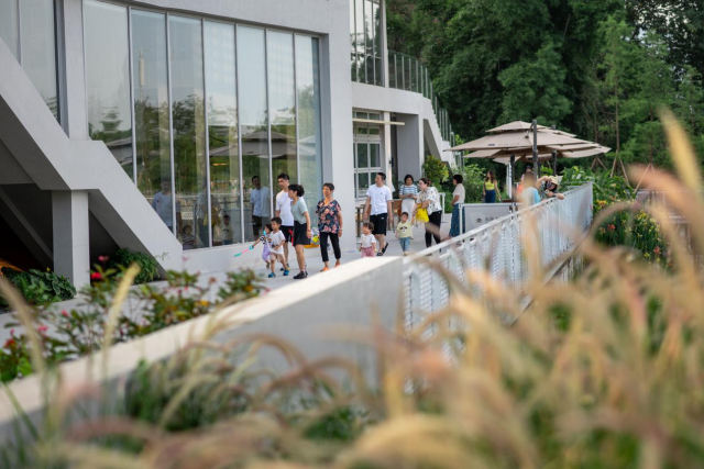 随着农文旅产业的发展，在外就业的村民也逐渐被吸引返乡。