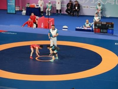 清远籍运动员冯紫琪十五运会“首秀”，以12∶2晋级八强