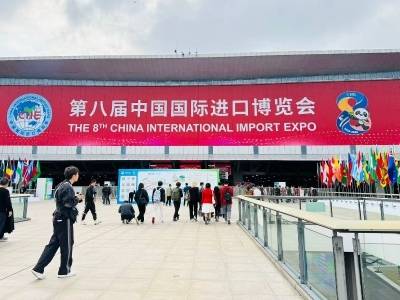 第八届进博会闭幕，银发经济、AI与数字健康勾勒新趋势｜进博深观察