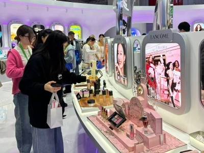 美妆首发新品：从“海外爆款平移”到深度适配中国市场 | 进博深观察